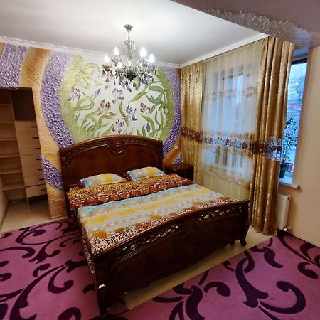 Gold Rose Apartament キシナウ エクステリア 写真